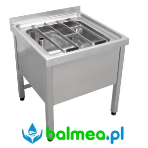 komora ze stali szlachetnej o wymiarach 598 x 700 x 600 mm