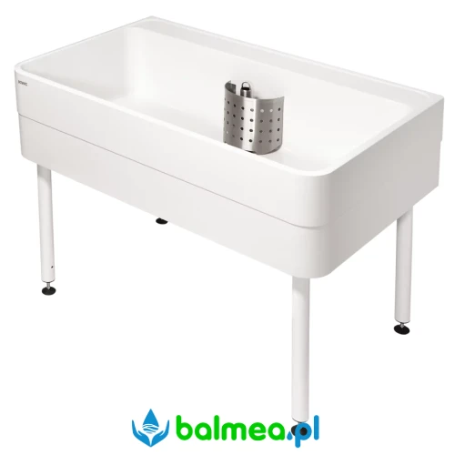 Komora warsztatowa z półką na armaturę i odpływem rurkowym.webp